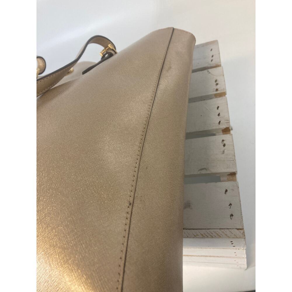 MICHAEL KORS LARGE GOLD METALIC LEATHER SHOULDER BAG - Picture 9 of 16